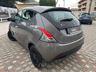 Lancia Ypsilon 5 porte S&S Hybrid Ecochic Silver Grigio usata Sant'Anastasia