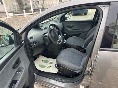 Lancia Ypsilon 5 porte S&S Hybrid Ecochic Silver Grigio usata Sant'Anastasia