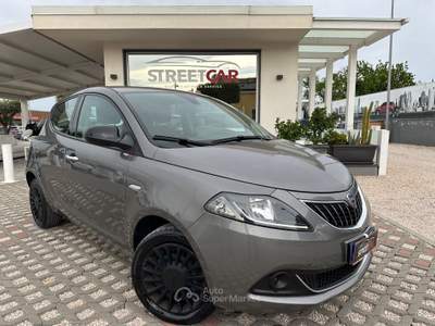 Lancia Ypsilon 5 porte S&S Hybrid Ecochic Silver Grigio usata Sant'Anastasia