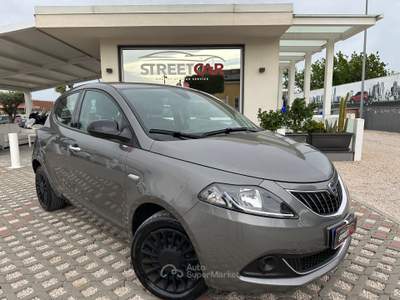 Lancia Ypsilon 5 porte S&S Hybrid Ecochic Silver Grigio usata Sant'Anastasia