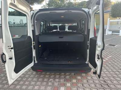 Fiat Doblò PC Combi N1 multispazio combi professional Bianco usata Sant'Anastasia