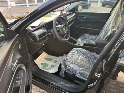 Jeep Avenger 100 CV MHEV Longitude automatica Nero usata Sant'Anastasia