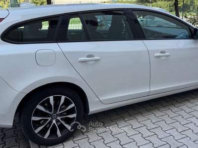 Volvo V60 V60 D2 Geartronic Business N1 Bianco usata Vigarano Mainarda