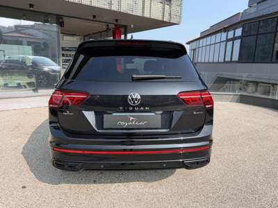 Volkswagen Tiguan 2.0 TDI 200 CV SCR DSG 4MOTION R-Line Nero usata BORGO MAGGIORE SAN MARINO