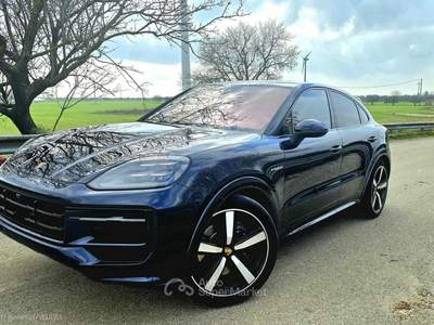 Porsche Cayenne Coupè Facelift 3.0 E-HYBRID 470cv IPERFULL-UFFICIALE ITALIA Blu/Azzurro usata Altamura