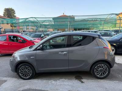 Lancia Ypsilon 1.0 FireFly 5 porte S&S Hybrid Platino Grigio usata VAREDO