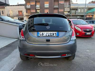 Lancia Ypsilon 1.0 FireFly 5 porte S&S Hybrid Platino Grigio usata VAREDO