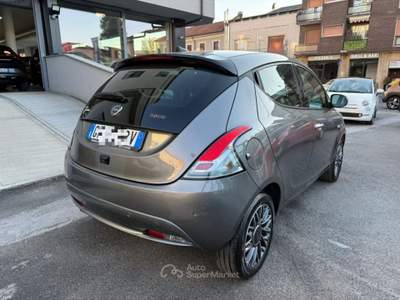 Lancia Ypsilon 1.0 FireFly 5 porte S&S Hybrid Platino Grigio usata VAREDO