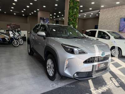 Toyota Yaris Cross 1.5 Hybrid 5p. E-CVT Active Grigio usata Volla
