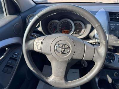 Toyota RAV4 RAV4 2.2 d-4d Luxury 136cv Grigio usata Latina