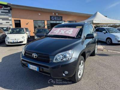 Toyota RAV4 RAV4 2.2 d-4d Luxury 136cv Grigio usata Latina