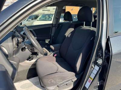 Toyota RAV4 RAV4 2.2 d-4d Luxury 136cv Grigio usata Latina