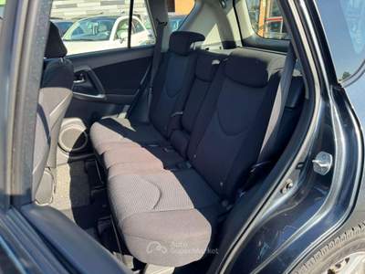 Toyota RAV4 RAV4 2.2 d-4d Luxury 136cv Grigio usata Latina