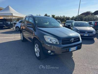 Toyota RAV4 RAV4 2.2 d-4d Luxury 136cv Grigio usata Latina
