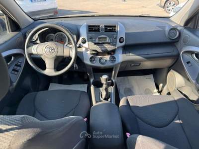 Toyota RAV4 RAV4 2.2 d-4d Luxury 136cv Grigio usata Latina
