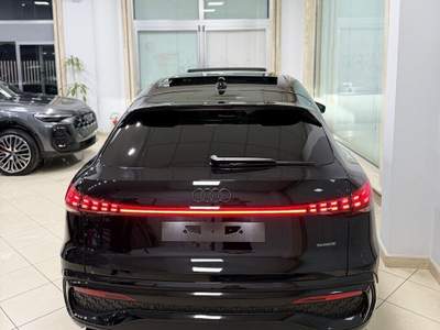 Audi Q5 Q5 Sportback 204 cv Tetto/cerchi21/Tappezzeria Sport (Super offerta ) Nero usata San Felice a Cancello