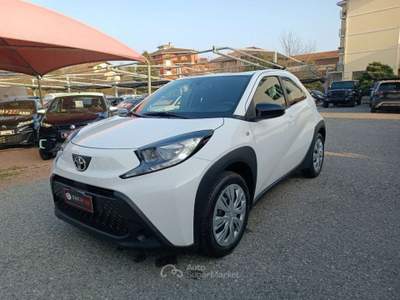 Toyota Aygo X 1.0 VVT-i 72 CV 5 porte Active Bianco usata Varese