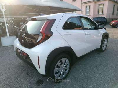 Toyota Aygo X 1.0 VVT-i 72 CV 5 porte Active Bianco usata Varese