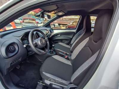 Toyota Aygo X 1.0 VVT-i 72 CV 5 porte Active Bianco usata Varese
