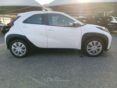 Toyota Aygo X 1.0 VVT-i 72 CV 5 porte Active Bianco usata Varese