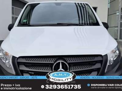 Mercedes-Benz Vito 3 posti 102cv clima navigatore camera 1.8 diesel usata Roma