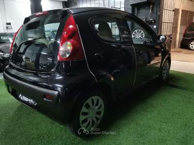 Peugeot 107 107 5p 1.0 12v Sweet Years Nero usata Torino