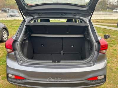 Hyundai i20 HYUNDAI I20 CONNECTLINE, ADATTA NEOPATENTATI IN OTTIMO STATO! Grigio usata Lazise