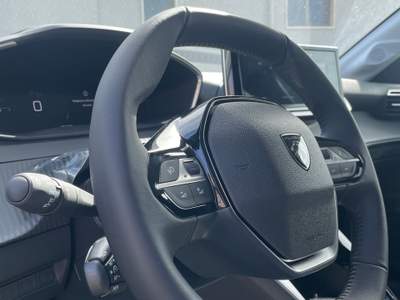 Peugeot 208 Peugeot 208 1.2 PureTech 100 Allure Nero usata Mondragone