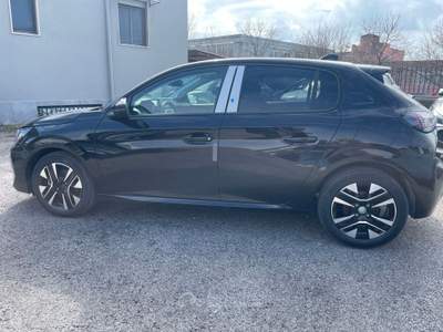 Peugeot 208 Peugeot 208 1.2 PureTech 100 Allure Nero usata Mondragone