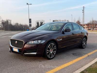 Jaguar XF 2.0 D 180cv aut. Prestige Business Rosso usata LIMENA
