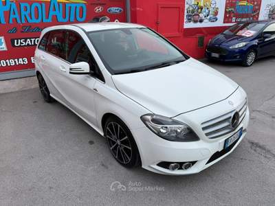 Mercedes-Benz Classe B B 180 1.6 122cv Premium - 2013 Grigio usata Giugliano in Campania