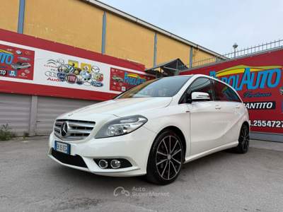 Mercedes-Benz Classe B B 180 1.6 122cv Premium - 2013 Grigio usata Giugliano in Campania