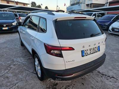 Skoda Karoq 2.0 TDI EVO SCR 4x4 DSG Executive Bianco usata Rossano Veneto