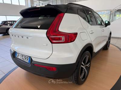 Volvo XC40 T5 Recharge Plug-in Hybrid R-design usata Gemona del Friuli