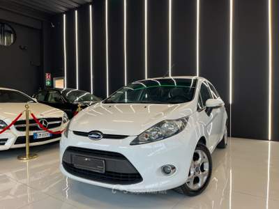 Ford Fiesta 5 porte Titanium OK NEOPATENTATI Bianco usata Agliana