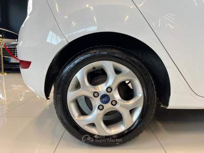 Ford Fiesta 5 porte Titanium OK NEOPATENTATI Bianco usata Agliana