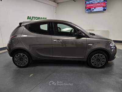 Lancia Ypsilon 1.0 firefly hybrid Silver Plus s&amp;s 70cv Grigio usata Brescia