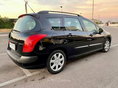 Peugeot 308 1.6 8V e-HDi 112CV Stop&Start SW Active Nero usata Monopoli