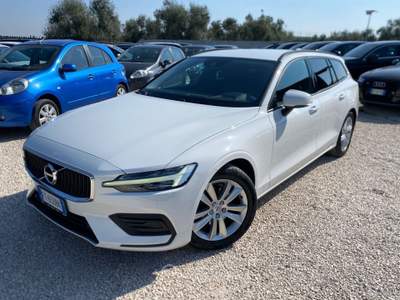 Volvo V60 Dynamic Edition Bianco usata Corato