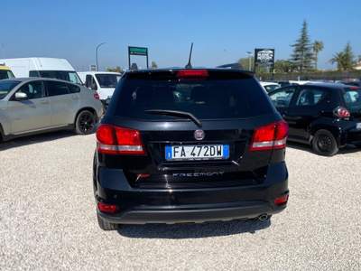 Fiat Freemont 170 CV LOUNGE 7 POSTI UNICO PROPIETARIO Nero usata Corato