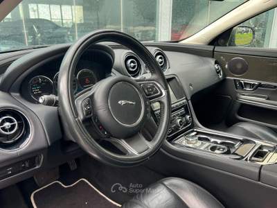 Jaguar XJ V6 Premium Luxury Nero usata Gela