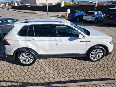 Volkswagen Tiguan Tiguan 2.0 TDI 150 CV SCR DSG Elegance Bianco usata Prevalle