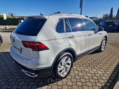 Volkswagen Tiguan Tiguan 2.0 TDI 150 CV SCR DSG Elegance Bianco usata Prevalle