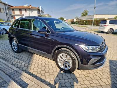 Volkswagen Tiguan 2.0 TDI SCR 110KW Life DSG Nero usata Prevalle
