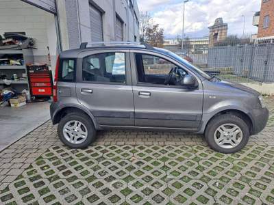 Fiat Panda Panda II 2003 1.3 mjt 16v Climbing 4x4 75cv Grigio usata Cesano Maderno