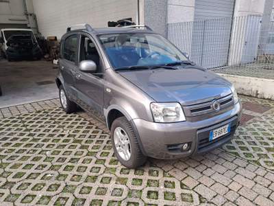 Fiat Panda Panda II 2003 1.3 mjt 16v Climbing 4x4 75cv Grigio usata Cesano Maderno