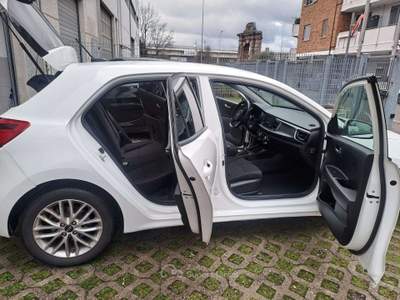 Kia Rio Rio 1.4 crdi Cool Techno Pack 90cv /navi Bianco usata Cesano Maderno
