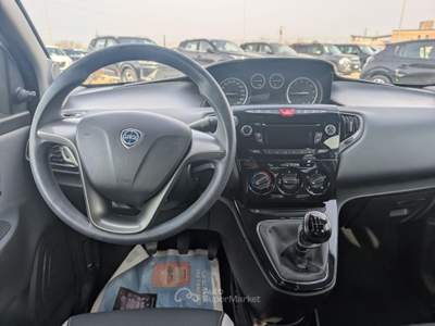 Lancia Ypsilon 1.2 69 CV 5 porte GPL Ecochic Elefantino Bianco usata Barletta
