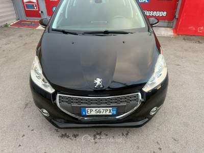 Peugeot 208 1.2 82cv Allure - 2013 Nero usata Giugliano in Campania