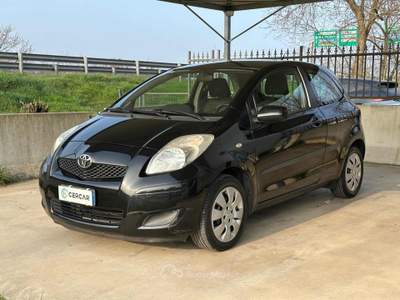 Toyota Yaris 1.0 3 porte OK NEPATENTATI BLUETHOOT Nero usata Pavia